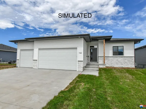 5840 SW Sierra Madre Dr, Lincoln, NE 68523