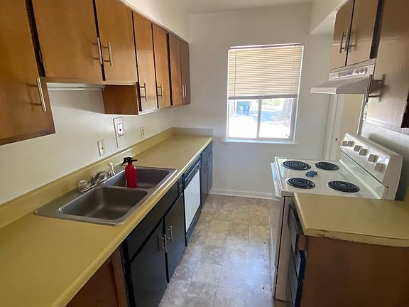 5th image of 100 Stinson St APT C
