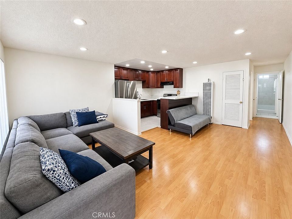 1st image of 801 E Chestnut St APT 2