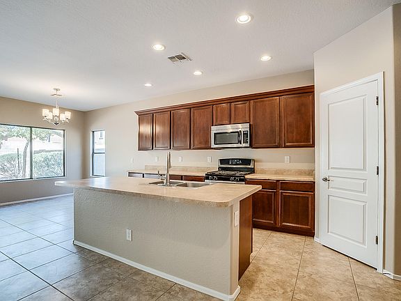 4th image of 246 W Hawaii Dr