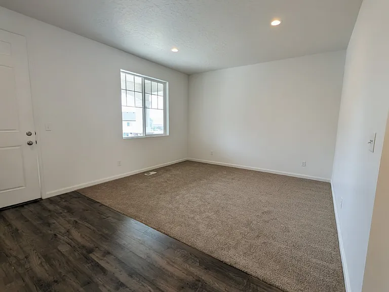 2123 N Wallflower Dr — Photo 4