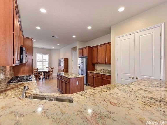 5th image of 317 Lixton Ct