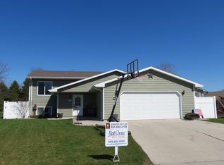 1408 Willow Springs Cir, Brookings, SD 57006