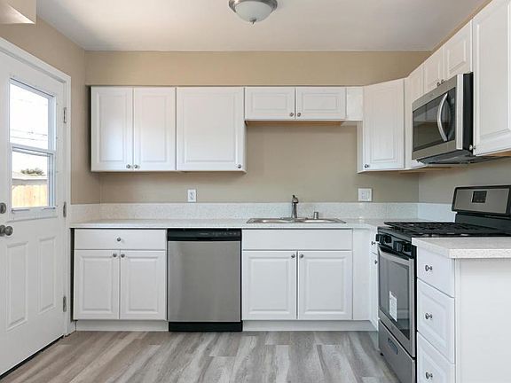 4th image of 203 1/2 E Iris St