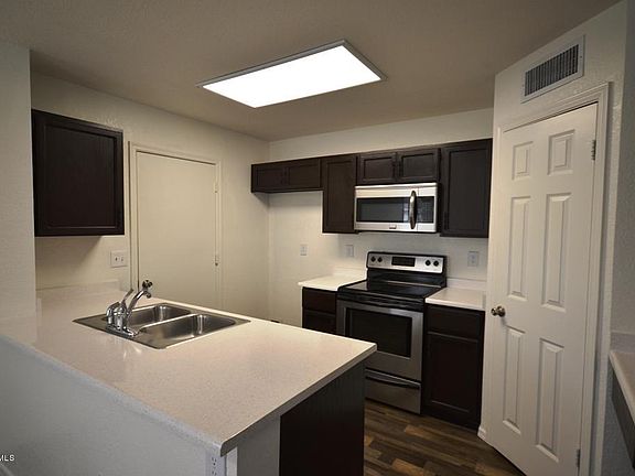 2nd image of 138 E Campo Bello Dr
