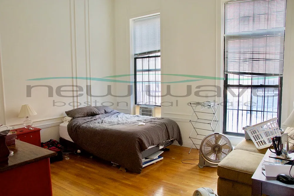 2 bed, 700 sqft, $4,400 — Photo 4