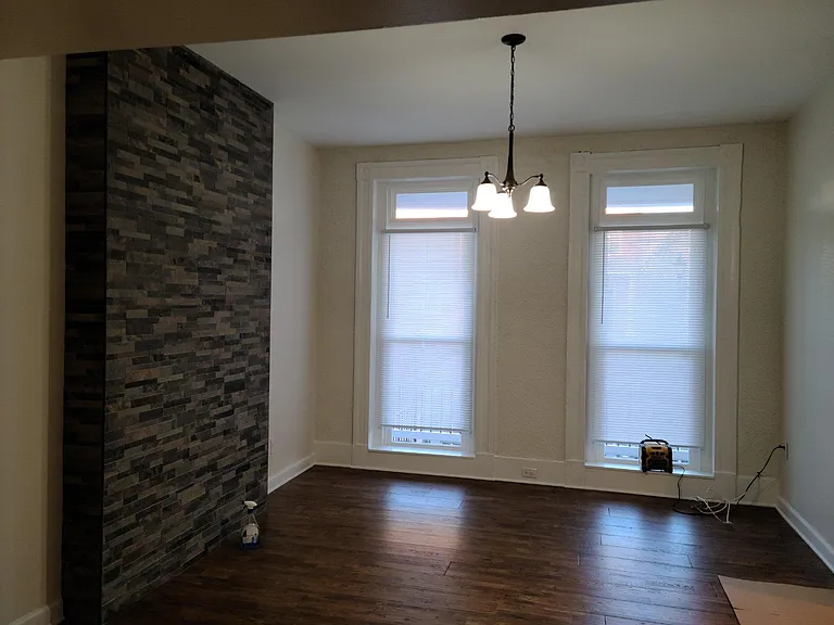 1017 W Clay St — Photo 2