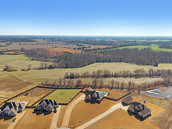 3rd image of 41 Hale Farm Rd