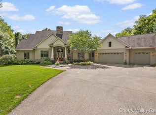 10045 E River Shore Dr SE, Alto, MI 49302