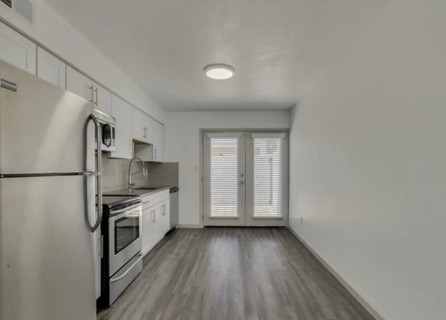 2 bed, 800 sqft, $1,550 — Photo 2