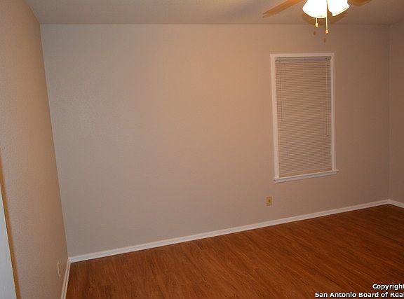 5th image of 783 Utopia Ln