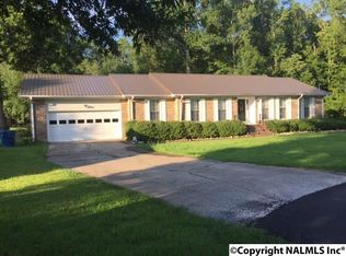 606 Berkshire Ct, Rainbow City, AL 35906