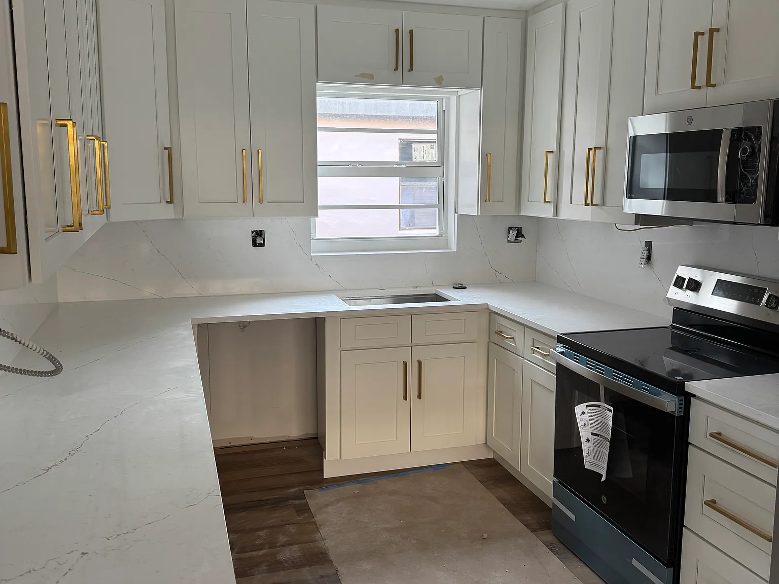2 bed, 1007 sqft, $2,200 — Photo 2