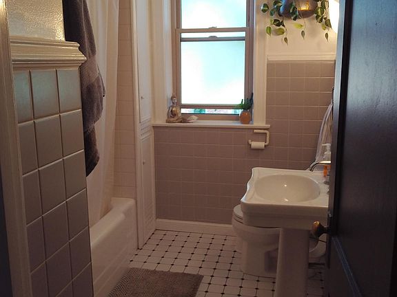 Sunny, spacious bathroom