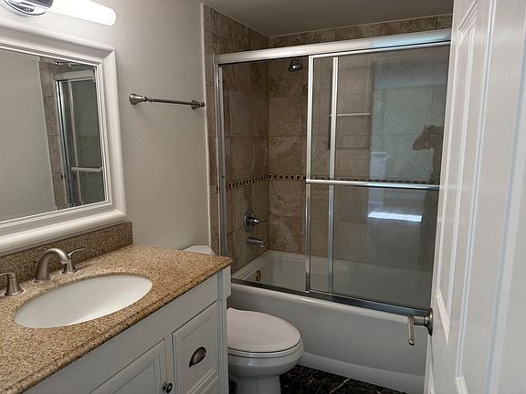 5th image of 420 Riverdale Dr