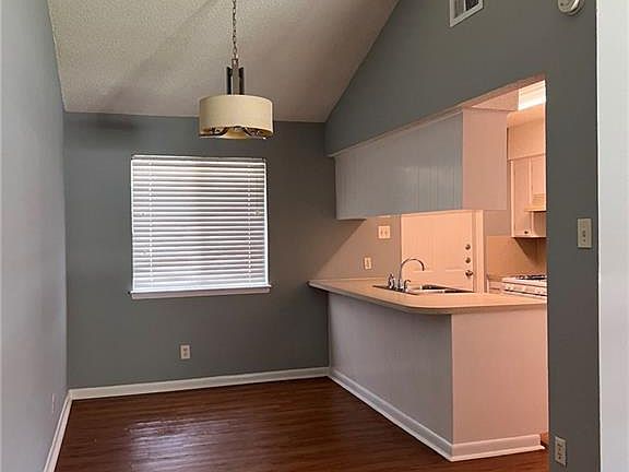 2nd image of 207 W Noton St #A