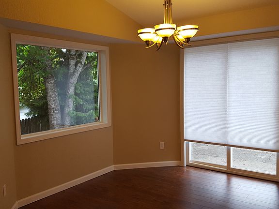4th image of 1740 Mapleridge Ct NE