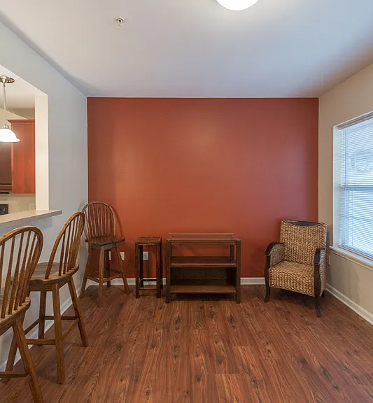 Tenth & College Horizons Apartments — Photo 19