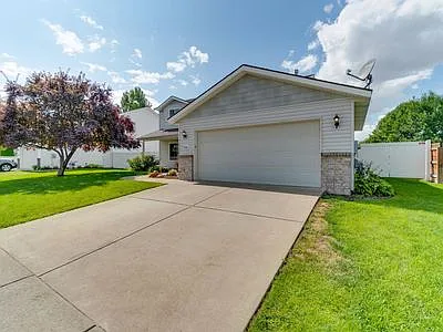 4 bed, 2.5 bath, 2176 sqft, $2,850 — Photo 2