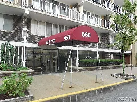 650 Shore Rd #1Q — Photo 4