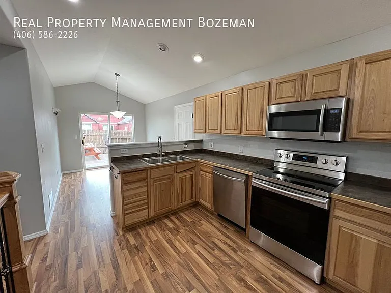 452 Woodman Dr — Photo 10