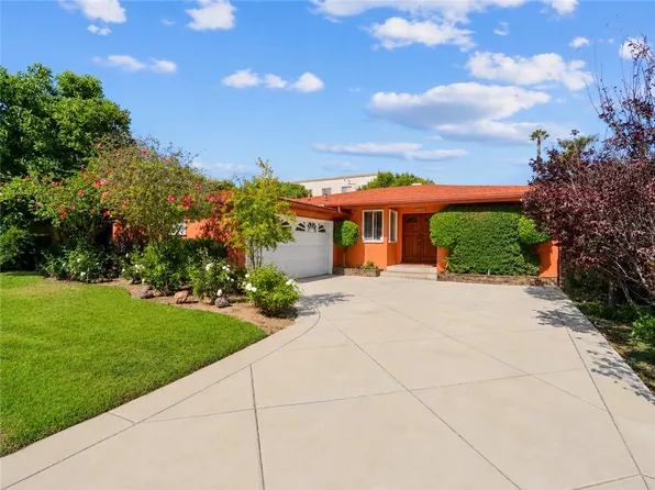7044 Mammoth Ave, Van Nuys, CA 91405