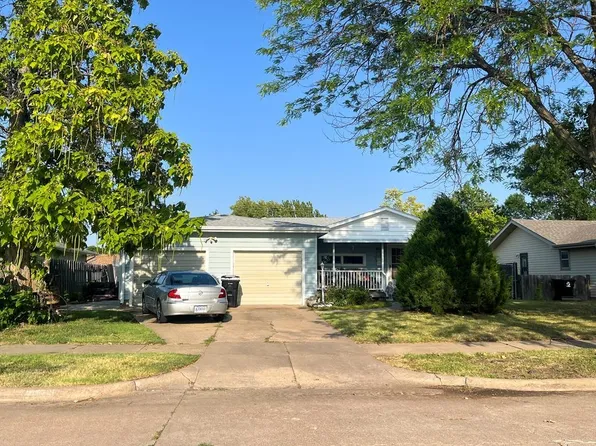 2033 Wesley St, Salina, KS 67401