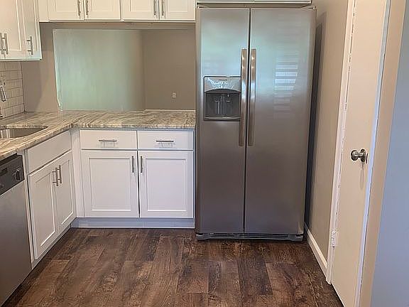 Stainless appliances-newer