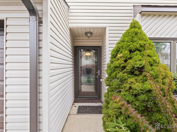 265 Plum Dr, Marlboro, NJ 07746