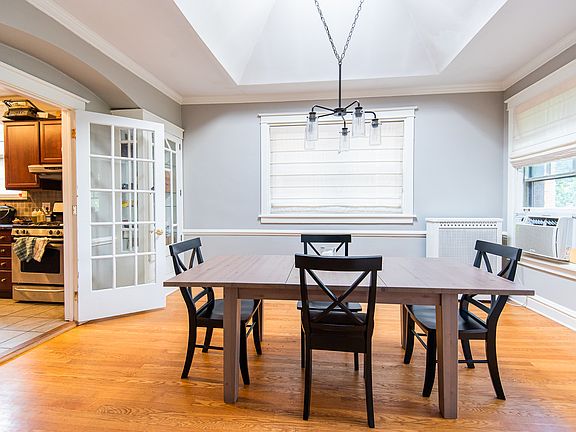 3rd image of 612 N Michigan Ave #3