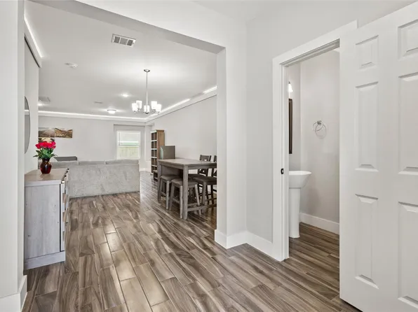 9134 Freeland St, Houston, TX 77075