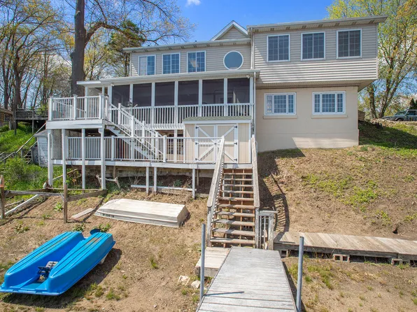 25823 Shore Dr, Lawton, MI 49065