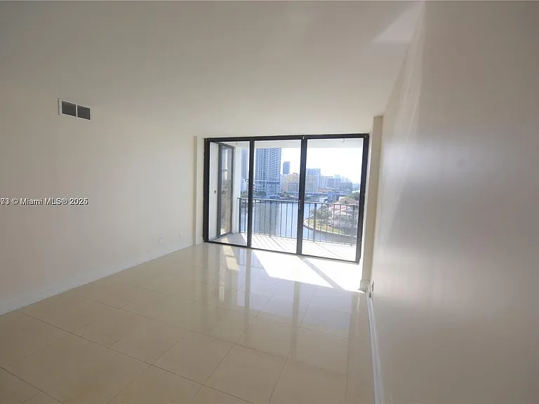 200 Leslie Dr #1124 — Photo 7