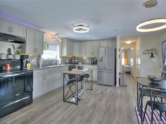 3rd image of 22 Perilla St