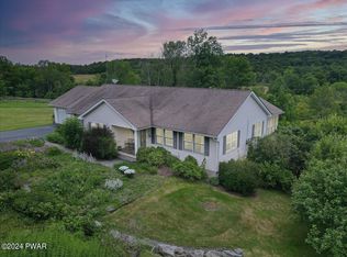 128 Sherwood Dr, Waymart, PA 18472