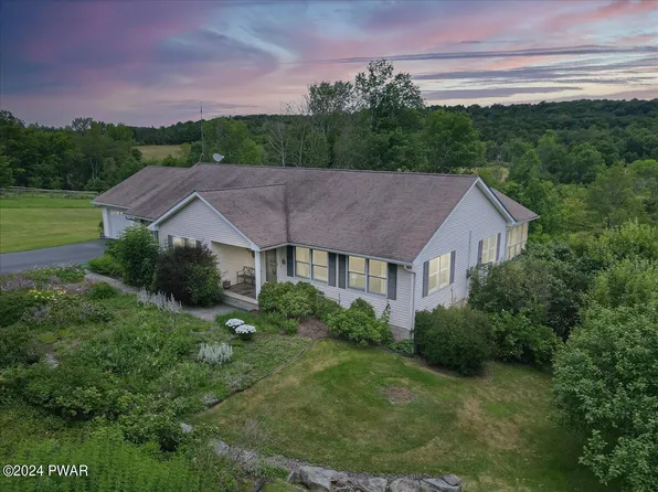 128 Sherwood Dr, Waymart, PA 18472