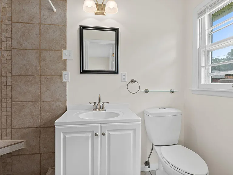 513 Willard St — Photo 12