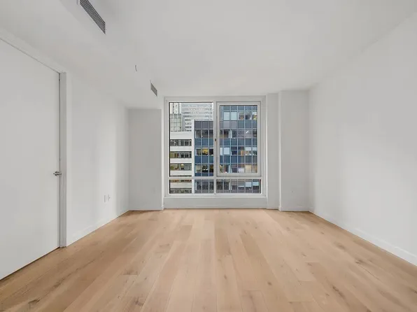 135 East 47th Street image 1 of 10