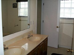 426 Chesterfield Ln, Maumee, OH 43537