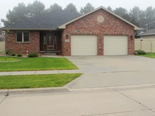 704 W 46th St, Kearney, NE 68845