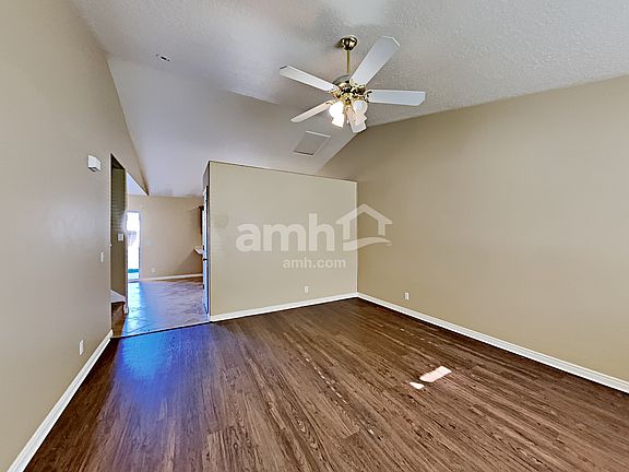 3rd image of 137 N Lynne School Ln