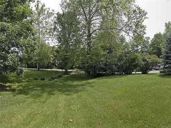 3rd image of 11060 Beechwood Dr