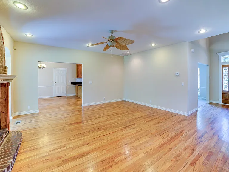 10119 S College Pl — Photo 30