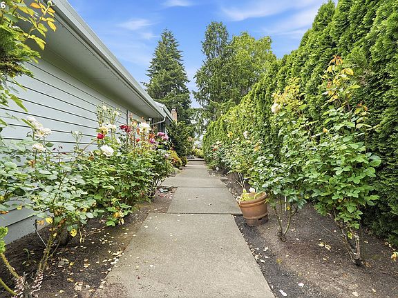 3rd image of 7610 SW Arbor Glen Ct