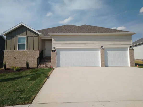 1557 E Macon St, Republic, MO 65738