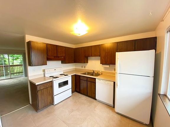 4th image of 1630 Trenton Ave APT 203