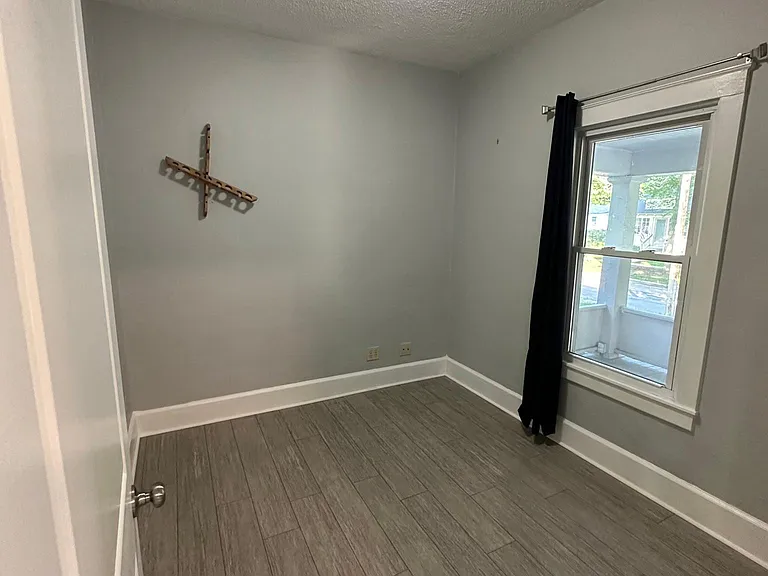 817 Mill St — Photo 9