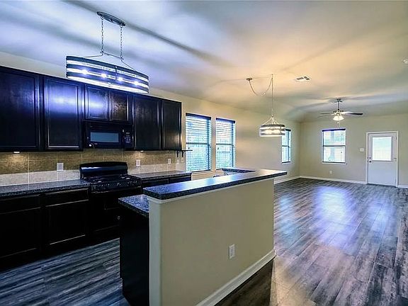 3rd image of 296 Country Crossing Cir