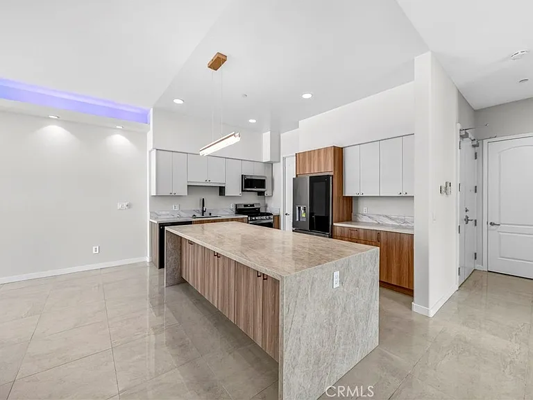 401 N Serrano #Penthouse 3 — Photo 3