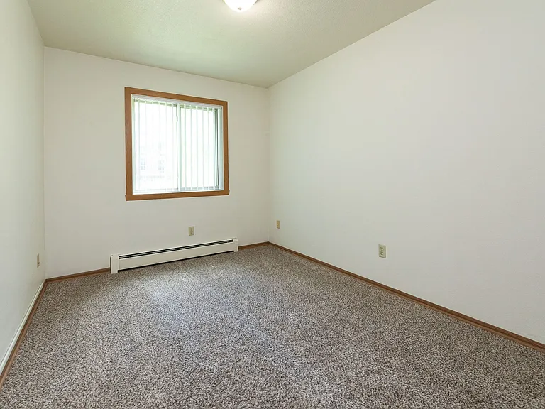 Fargo, ND Islander Apartments | Bedroom